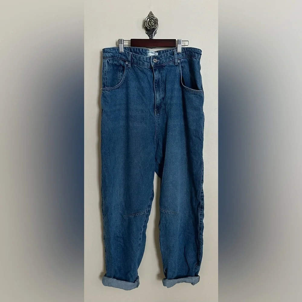 EUC We The Free Augusta Barrel Jeans Grey Skies Size 32 - Picture 7 of 12